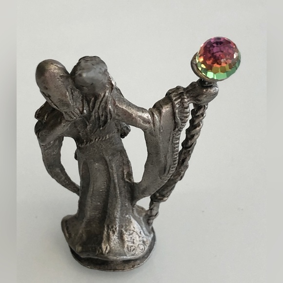Pewter Wizard with Crystal - Picture 2 of 4